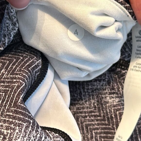 LULULEMON Wunder Under Tight (Hi-Rise) size 4 - Picture 10 of 10
